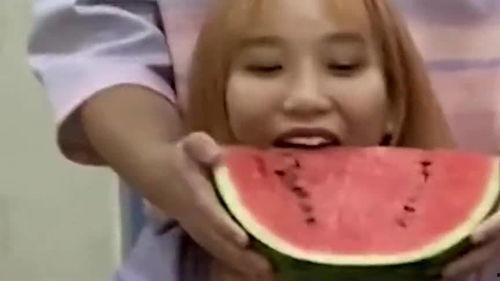 情侣吃瓜图片大全,情侣吃瓜图片大盘点